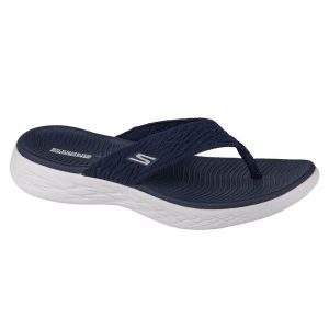 Japonki damskie, On The Go 600 Sunny. Niebieskie klapki Skechers, bez wzorów, bez obcasa. Za 199,99 zł.