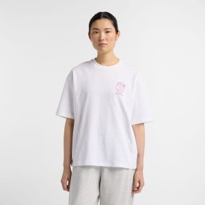 Koszulka damska New Balance WT51940WT – biała. Białe bluzki New Balance, xs, bez wzorów, z bawełny, eleganckie, bez kołnierzyka, bez ramiączek. Za 129,99 zł.