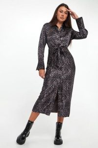 Sukienka midi w panterkę DKNY. Sukienki DKNY, m, bez wzorów, bez kołnierzyka, bez ramiączek, midi. Za 669,00 zł.