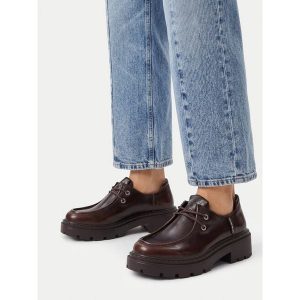 Półbuty Guess Jeans. Brązowe półbuty Guess Jeans, z aplikacjami, z jeansu, bez obcasa, na płaskiej podeszwie, bez zapięcia. Za 249,99 zł.
