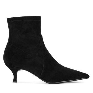 Botki GINO ROSSI. Czarne botki Gino Rossi, bez wzorów, bez obcasa, na szpilce, bez zapięcia. Za 379,99 zł.