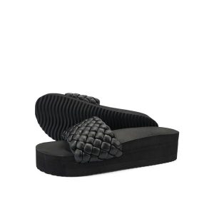 Klapki plażowe damskie Flip Flop Pool Hi Weave. Czarne klapki Flip Flop, bez wzorów, bez obcasa. Za 134,55 zł.