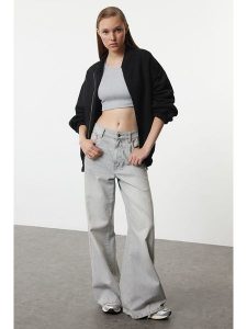 Trendyol Bluza w kolorze czarnym rozmiar: XL. Czarne bluzy Trendyol, xl, bez wzorów, bez kaptura. Za 65,99 zł.