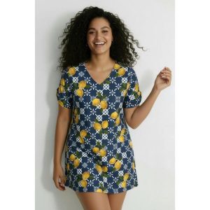 Damskie Sukienka z dżerseju cytryna trapezowy krój dekolt w serek rękaw 1/2. Niebieskie sukienki Ulla Popken, plus size, bez wzorów, z dżerseju, sportowe, bez kołnierzyka, plus size, bez ramiączek, sportowe. Za 239,99 zł.