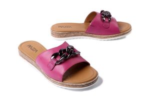 PIAZZA 900159-43 pink, klapki damskie. Czerwone klapki Piazza, z aplikacjami, bez obcasa, na płaskiej podeszwie. Za 185,43 zł.