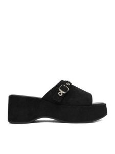 Guess Jeans Klapki CEO-HY20091-1 Czarny. Czarne klapki Guess Jeans, z aplikacjami, z jeansu, bez obcasa. Za 249,99 zł.