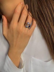 Les Petites Précieuses Srebrny pierścionek z kamieniami szlachetnymi rozmiar: 54. Szare pierścionki Les Petites Précieuses, z ametystem, srebrne. Za 217,99 zł.