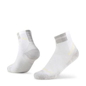Skarpety biegowe Buff Coolnet Quarter Sock CQ. Białe skarpetki Buff, bez wzorów. Za 83,99 zł.