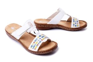 RIEKER 62862-80 white, klapki damskie. Białe klapki Rieker, bez wzorów, bez obcasa, na koturnie. Za 231,92 zł.