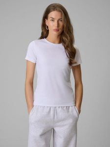 4F T-shirt slim gładki damski - biały XS. Białe t-shirty 4f, xs, bez wzorów, z dzianiny, bez kołnierzyka, bez ramiączek. Za 79,99 zł.