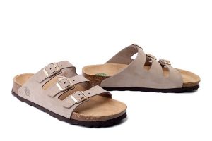 DR. BRINKMANN 701004-08 taupe, klapki damskie. Brązowe klapki Dr. Brinkmann, bez wzorów, ze skóry, bez obcasa. Za 229,42 zł.