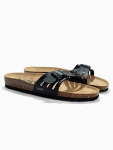 BACKSUN Skórzane klapki "Venecia" w kolorze czarnym rozmiar: 41. Czarne klapki Backsun, bez wzorów, z materiału, z otwartym noskiem, bez obcasa. Za 117,99 zł.