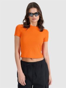 4F T-shirt slim z waflowej dzianiny damski - pomarańczowy XS. Brązowe t-shirty 4f, xs, bez wzorów, z dzianiny, bez kołnierzyka, bez ramiączek. W wyprzedaży za 29,99 zł.