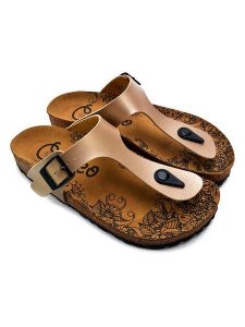 Calceo Japonki w kolorze złotym rozmiar: 38. Żółte klapki Calceo, bez wzorów, z materiału, z otwartym noskiem, bez obcasa. Za 132,98 zł.