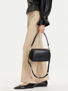 LOVE MOSCHINO Torebka JC4333PP0OKM0000 Czarny. Czarne torebki klasyczne LOVE MOSCHINO, bez wzorów, ze skóry, bez dodatków. Za 622,99 zł.