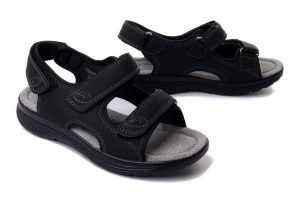 WOJTYŁKO 7S23808C czarny, sandały damskie. Czarne sandały Wojtyłko, bez wzorów, bez obcasa, bez zapięcia. Za 158,90 zł.