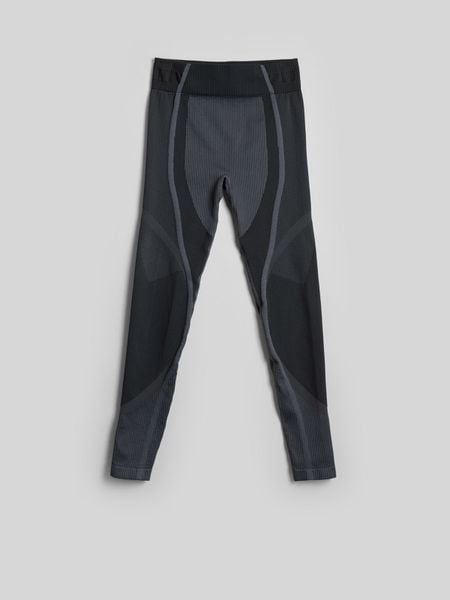 4F Legginsy treningowe bezszwowe damskie - czarne XS/S. Czarne legginsy 4f, bez wzorów, z materiału, z podwyższonym stanem. Za 149,99 zł.