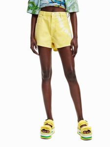 Desigual Szorty jeansowe 23SWDD10 Żółty Regular Fit. Żółte szorty Desigual, bez wzorów, z bawełny. Za 449,99 zł.
