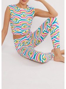 Blutsgeschwister Legginsy sportowe "Ohmm Legshappy" ze wzorem rozmiar: M. Legginsy Blutsgeschwister, bez wzorów, z materiału, z podwyższonym stanem. Za 149,31 zł.