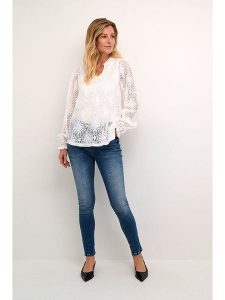 CULTURE Bluzka w kolorze białym rozmiar: L. Białe bluzki Culture, l, bez wzorów, z koronki, bez kołnierzyka, bez ramiączek. Za 104,99 zł.