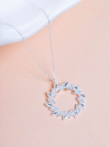 Lodie Silver Srebrny naszyjnik z zawieszką rozmiar: onesize. Szare naszyjniki Lodie Silver, z cyrkonią, srebrne. Za 43,99 zł.