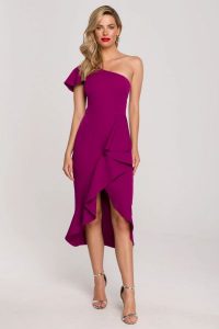 Koktajlowa sukienka na jedno ramię ołówkowa z falbaną fiolet. Sukienki Makover, na imprezę, s, bez wzorów, wizytowe, bez kołnierzyka, bez ramiączek, ołówkowe. Za 309,00 zł.