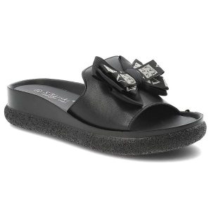 Klapki damskie S.Barski, cholewka ze skóry naturalnej licowej wsuwany fason szeroki pasek z przodu ozdobna kokarda, czarne, KV61-6061. Czarne klapki S.BARSKI, bez wzorów, ze skóry, bez obcasa. Za 149,00 zł.