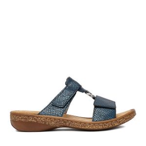 Klapki Rieker. Niebieskie klapki Rieker, bez wzorów, bez obcasa. Za 289,99 zł.