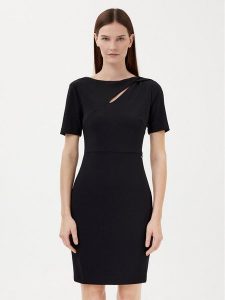 Calvin Klein Sukienka koktajlowa K20K208174 Czarny Regular Fit. Czarne kombinezony Calvin Klein, bez wzorów, z syntetyku, wizytowe, bez kołnierzyka, bez ramiączek. Za 399,99 zł.