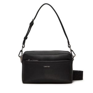 Torebka Calvin Klein. Czarne torebki klasyczne Calvin Klein, bez wzorów, bez dodatków. Za 309,99 zł.