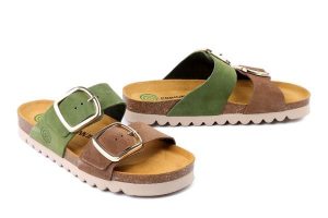 DR. BRINKMANN 700924-07 grun, klapki damskie. Zielone klapki Dr. Brinkmann, bez wzorów, ze skóry, bez obcasa. Za 329,90 zł.