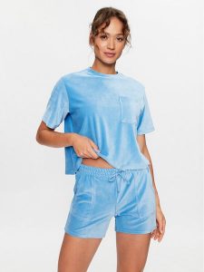 Hunkemöller Koszulka piżamowa 203212 Niebieski Comfortable Fit. Niebieskie koszule nocne Hunkemöller, bez wzorów, z syntetyku, bez ramiączek. Za 69,99 zł.