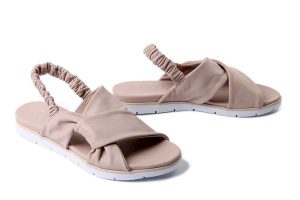 PIAZZA 910222-08 beige, sandały damskie. Brązowe sandały Piazza, bez wzorów, z gumy, bez obcasa, na płaskiej podeszwie, bez zapięcia. Za 209,93 zł.
