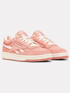 Reebok Skórzane sneakersy "Club C Revenge" w kolorze jasnoróżowym rozmiar: 37. Różowe trampki Reebok, bez wzorów, bez zapięcia. Za 267,92 zł.