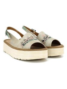 Calceo Sandały w kolorze beżowym rozmiar: 37. Brązowe sandały Calceo, bez wzorów, z otwartym noskiem, bez obcasa, na koturnie, bez zapięcia. Za 165,99 zł.