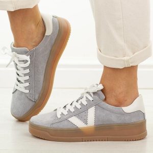 Szare skórzane półbuty damskie Vinceza 79597. Szare półbuty VINCEZA, na jesień, bez wzorów, z jeansu, z okrągłym noskiem, bez obcasa, na płaskiej podeszwie, bez zapięcia. Za 239,00 zł.