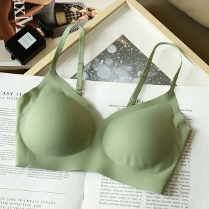 Biustonosz piankowy bez fiszbin z regulowanymi ramiączkami Anastassiya. Brązowe biustonosze Intica, bez wzorów. W wyprzedaży za 79,00 zł.