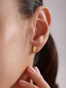 Heliophilia Pozłacane kolczyki-wkrętki rozmiar: onesize. Zielone kolczyki Heliophilia, pozłacane. Za 43,99 zł.