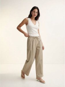 Vero Moda Top w kolorze białym rozmiar: L. Białe topy Vero Moda, l, bez wzorów, bez kołnierzyka, bez ramiączek. Za 45,45 zł.