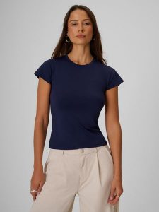 4F T-shirt slim gładki damski - granatowy M. Niebieskie t-shirty 4f, m, bez wzorów, z tkaniny, bez kołnierzyka, bez ramiączek. Za 69,99 zł.