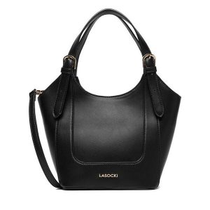 Torebka Lasocki. Czarne torebki klasyczne Lasocki, bez wzorów, bez dodatków. Za 159,99 zł.