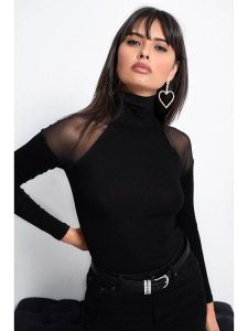 Milan Kiss Koszulka w kolorze czarnym rozmiar: S. Czarne bluzki Milan Kiss, s, bez wzorów, bez kołnierzyka, bez ramiączek. Za 96,83 zł.