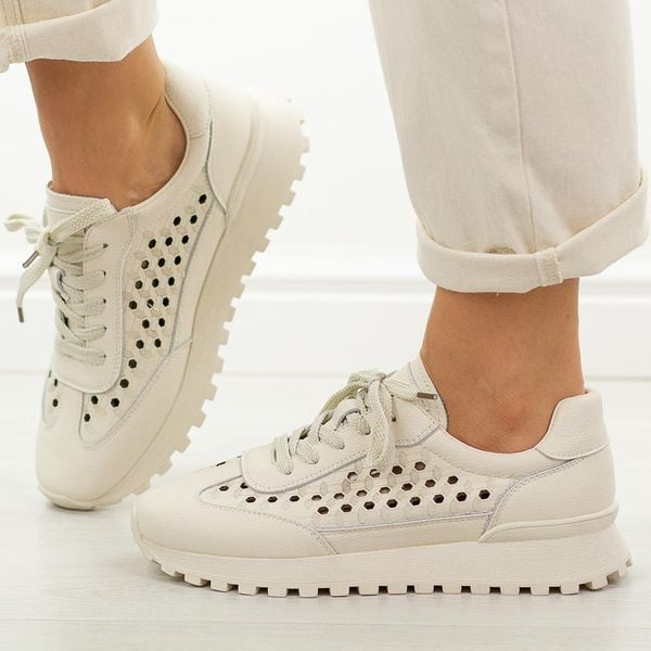 Skórzane Wt ażurowe półbuty damskie Vinceza 66933. Brązowe półbuty VINCEZA, na jesień, w ażurowe wzory, z jeansu, bez obcasa, bez zapięcia. Za 229,00 zł.