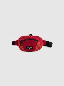 4F Nerka trekkingowa - czerwona Uniwersalny. Czerwone nerki i saszetki 4f, bez wzorów, z materiału. Za 99,99 zł.