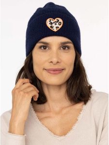 Zwillingsherz Czapka "Leo Heart" w kolorze granatowym rozmiar: onesize. Niebieskie czapki Zwillingsherz, bez wzorów, z materiału. Za 144,24 zł.