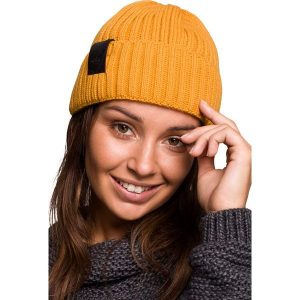 Czapka w Szeroki Prążek z Naszywką - Żółta. Żółte czapki MOE, z aplikacjami, z materiału. Za 109,90 zł.