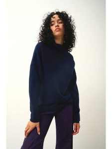 AUTHENTIC CASHMERE Kaszmirowy golf w kolorze granatowym rozmiar: S. Niebieskie golfy AUTHENTIC CASHMERE, bez wzorów, z kaszmiru. Za 259,13 zł.