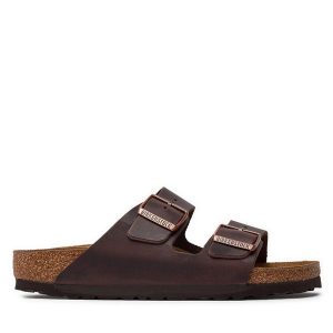 Klapki Birkenstock. Brązowe klapki Birkenstock, bez wzorów, bez obcasa. Za 458,99 zł.