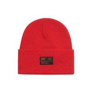 Damska czapka z dzianiny Superdry Surplus. Czerwone czapki Superdry, bez wzorów, z dzianiny, biznesowe. Za 90,75 zł.