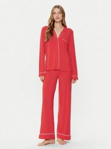 Guess Piżama O4BX07 KCIN2 Czerwony. Czerwone piżamy Guess, z aplikacjami, bez ramiączek. Za 239,99 zł.
